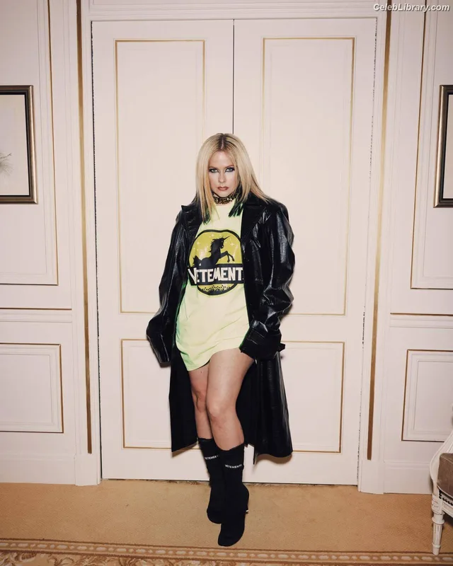 Avril Lavigne photo 19 of 791