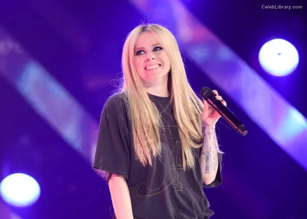 Avril Lavigne photo 22 of 791