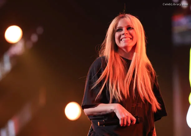 Avril Lavigne photo 23 of 791