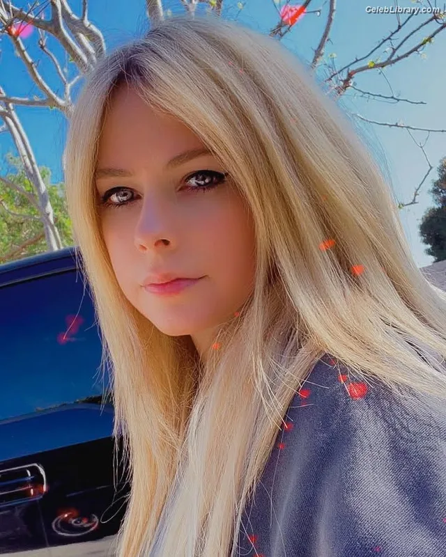 Avril Lavigne photo 1 of 791