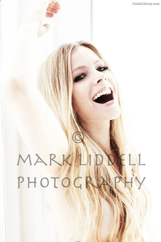 Avril Lavigne photo 8 of 791