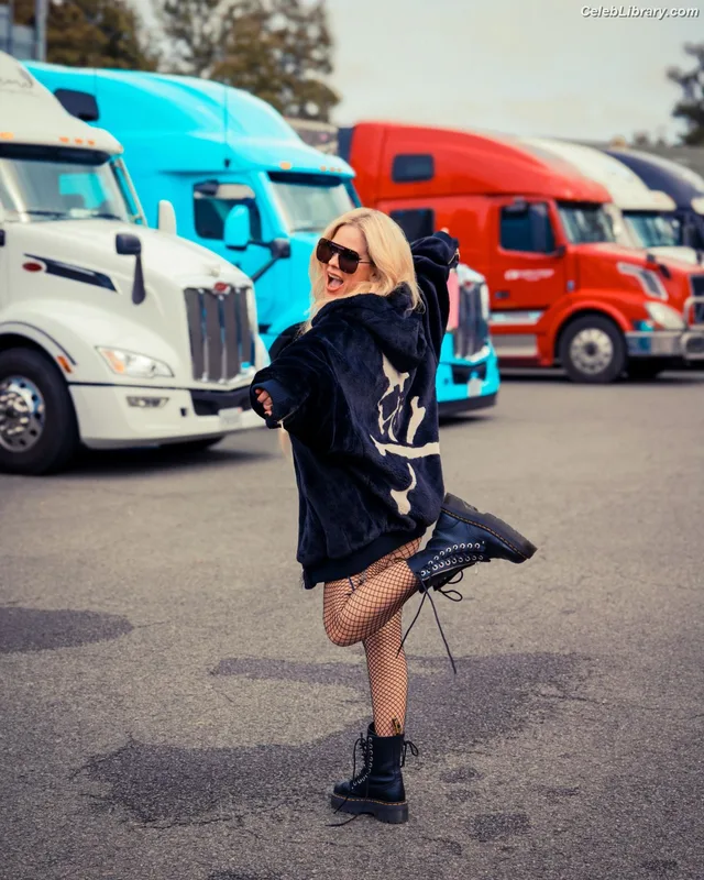 Avril Lavigne photo 9 of 791