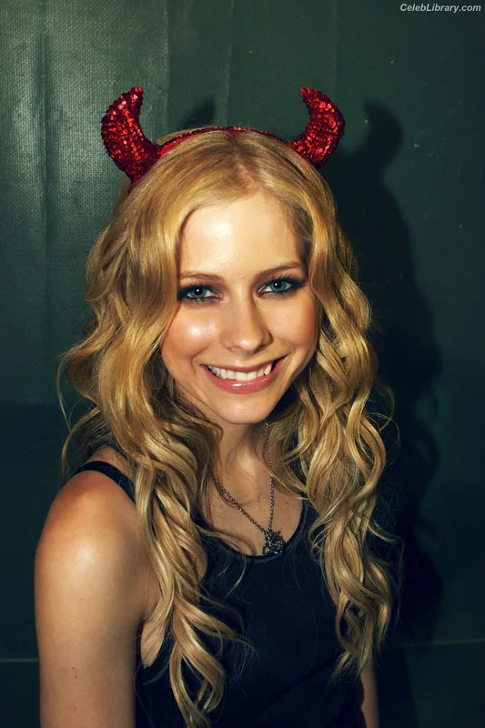 Avril Lavigne photo 18 of 791