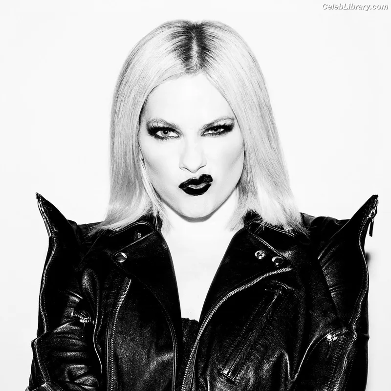 Avril Lavigne photo 22 of 791