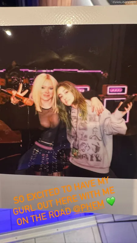 Avril Lavigne photo 23 of 791