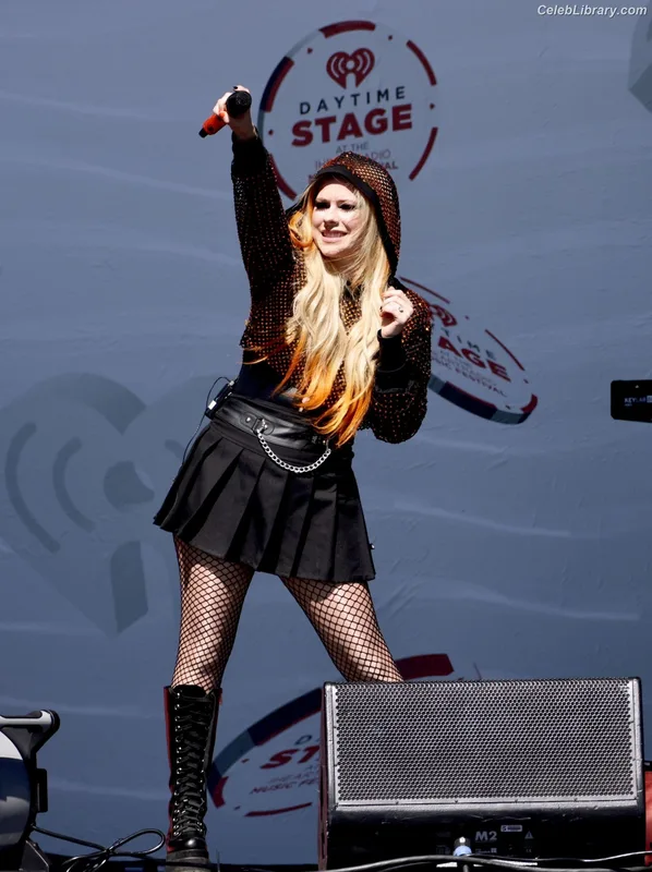 Avril Lavigne photo 2 of 791