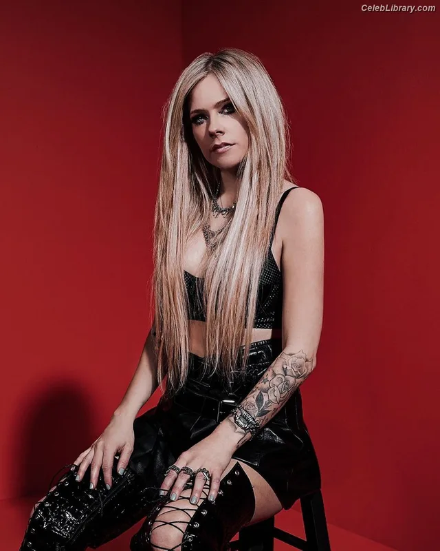 Avril Lavigne photo 3 of 791