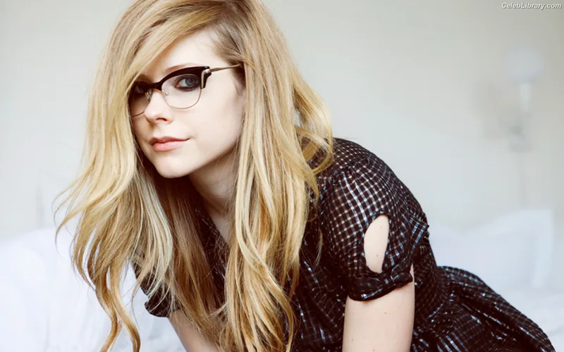 Avril Lavigne photo 4 of 791