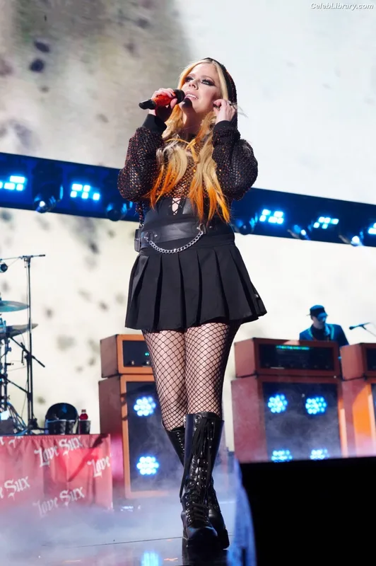 Avril Lavigne photo 6 of 791