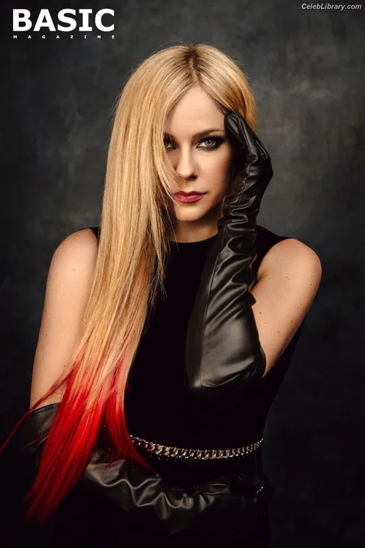 Avril Lavigne photo 21 of 791