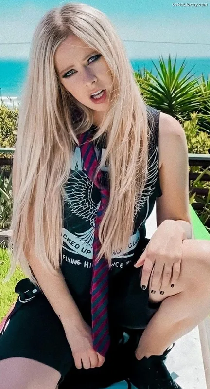 Avril Lavigne photo 15 of 791