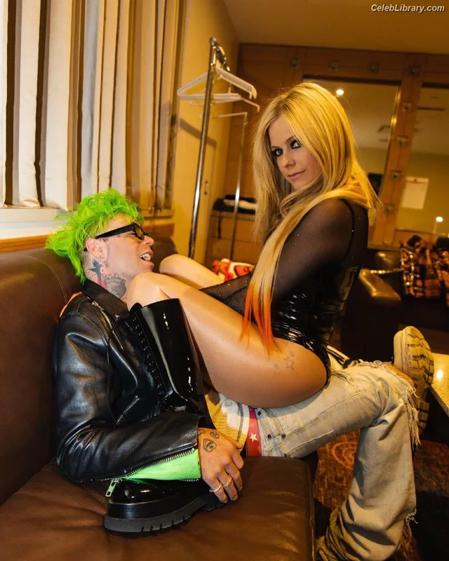 Avril Lavigne photo 17 of 791