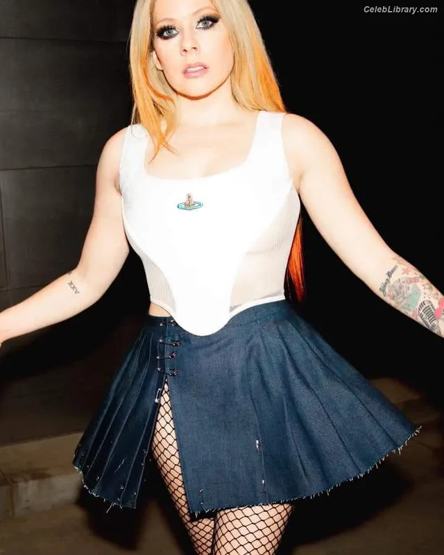 Avril Lavigne photo 19 of 791