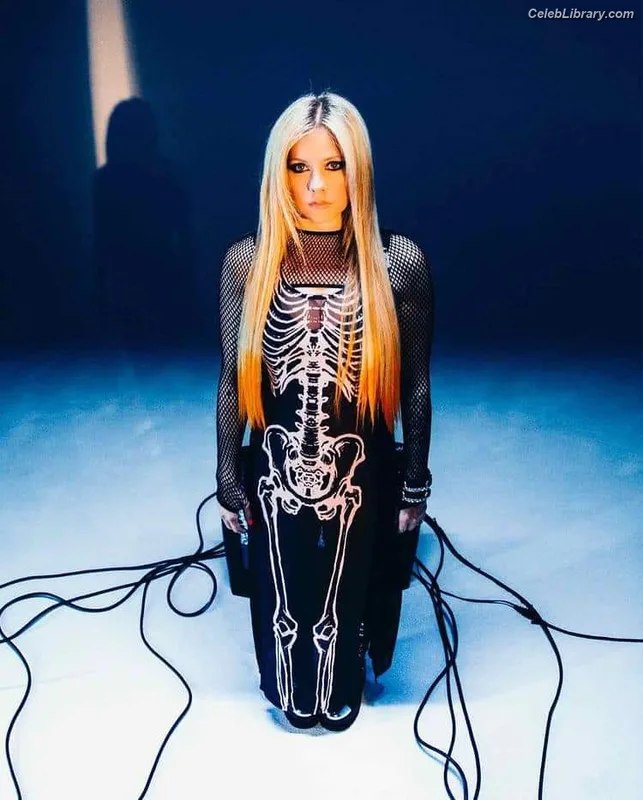 Avril Lavigne photo 23 of 791