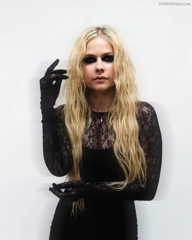Avril Lavigne photo 10 of 791