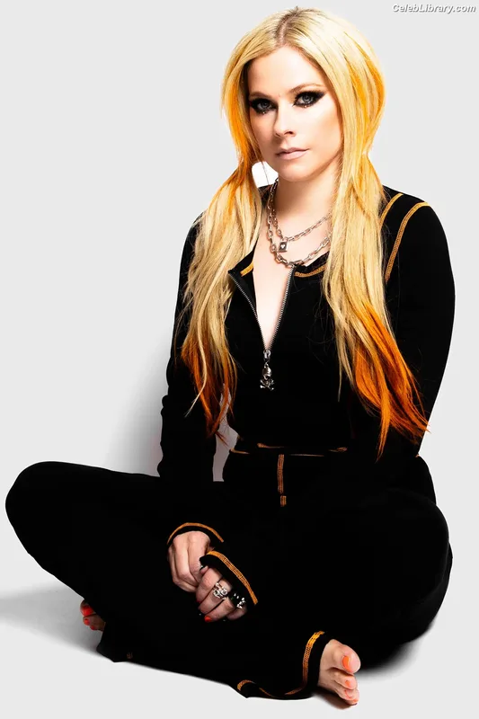 Avril Lavigne photo 13 of 791