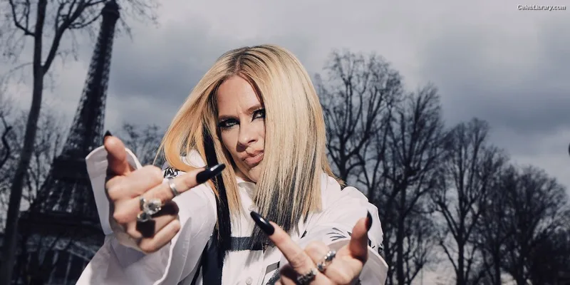Avril Lavigne photo 17 of 791