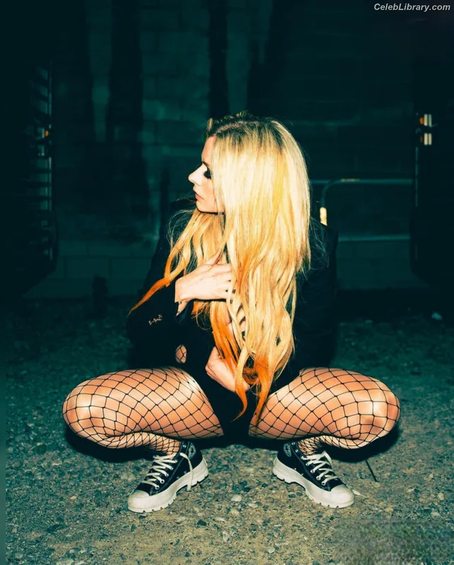 Avril Lavigne photo 21 of 791
