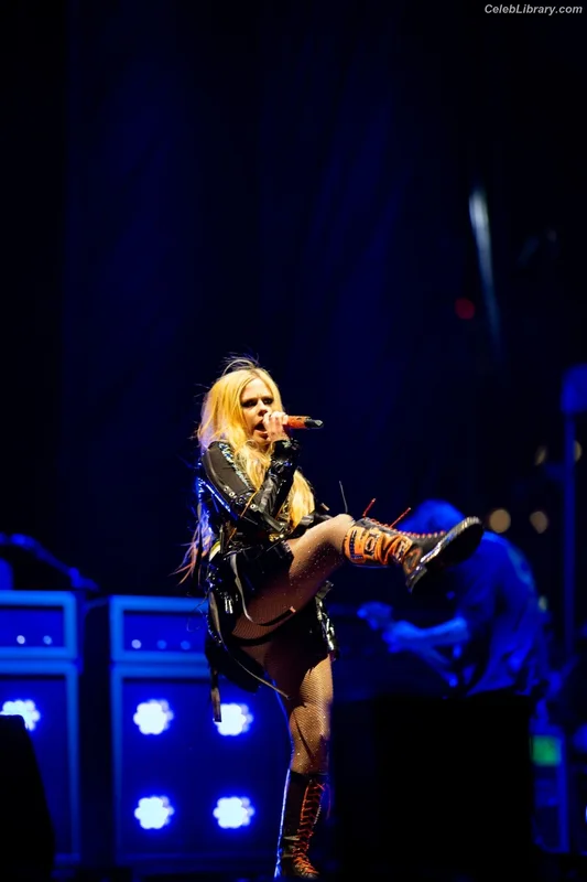 Avril Lavigne photo 7 of 791