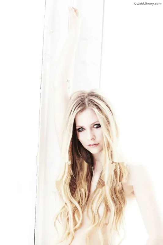 Avril Lavigne photo 8 of 791