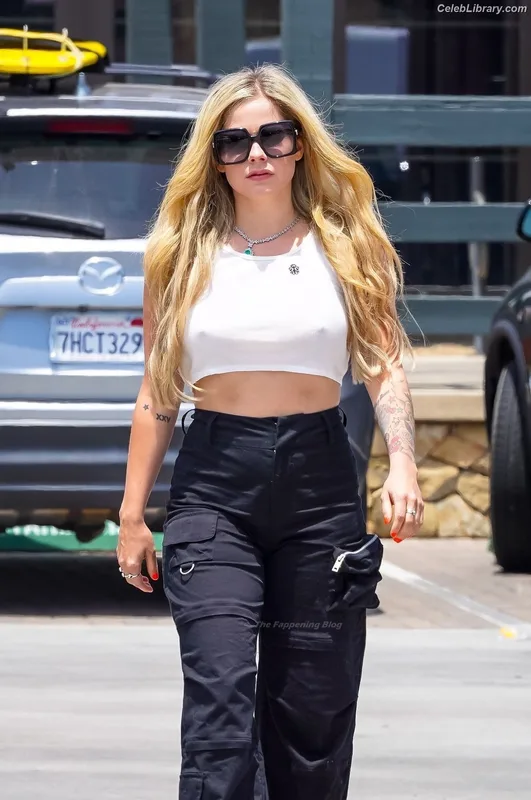 Avril Lavigne photo 9 of 791