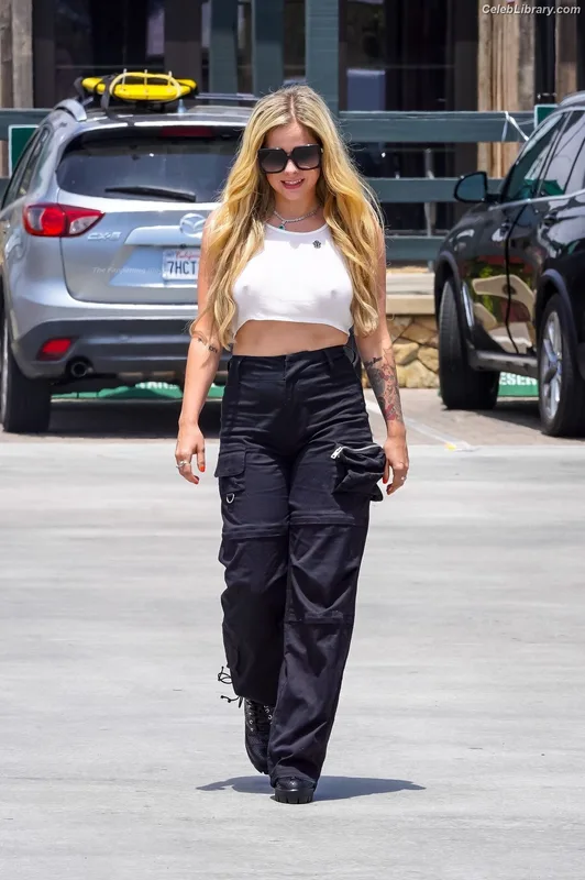 Avril Lavigne photo 10 of 791
