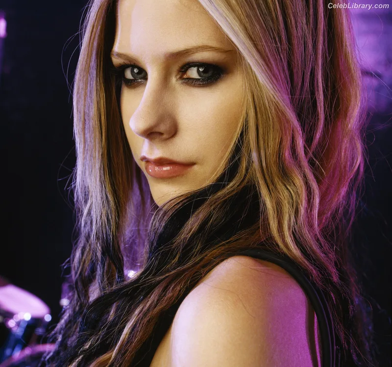 Avril Lavigne photo 23 of 791