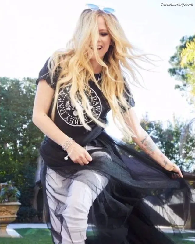 Avril Lavigne photo 21 of 791