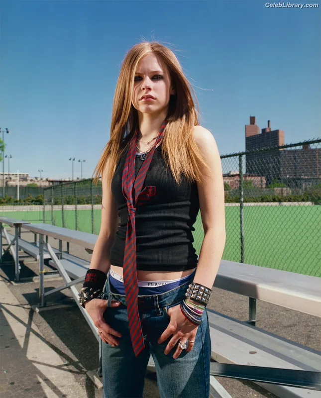 Avril Lavigne photo 9 of 791