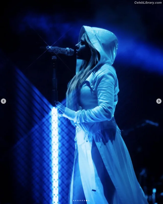 Avril Lavigne photo 20 of 791