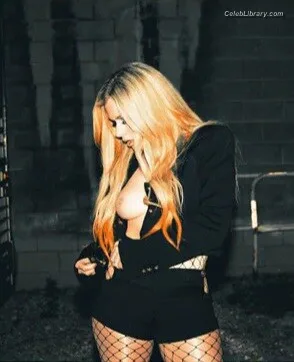 Avril Lavigne photo 10 of 791