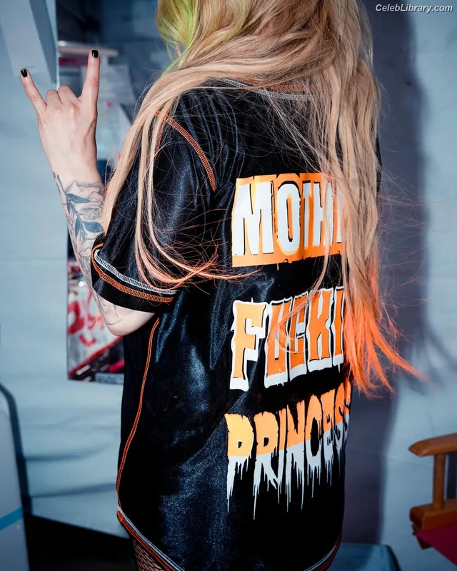 Avril Lavigne photo 13 of 791