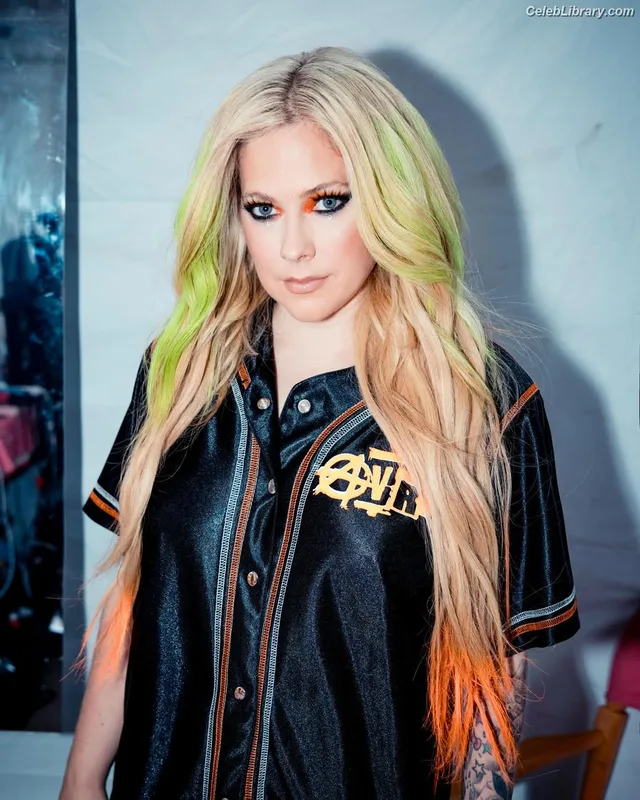 Avril Lavigne photo 14 of 791