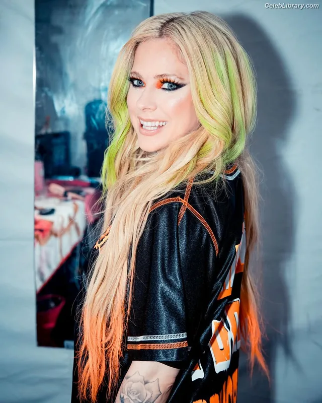 Avril Lavigne photo 17 of 791