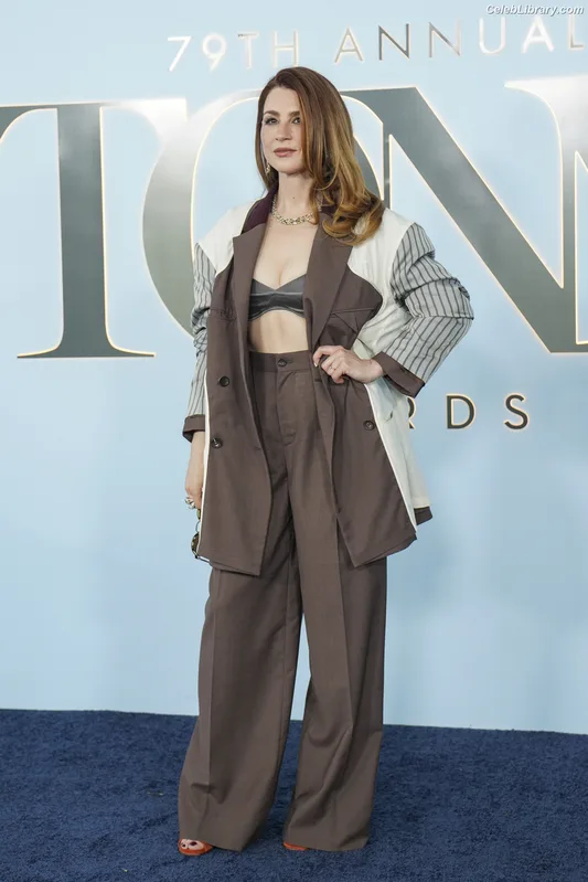 Aya Cash photo 7 of 61