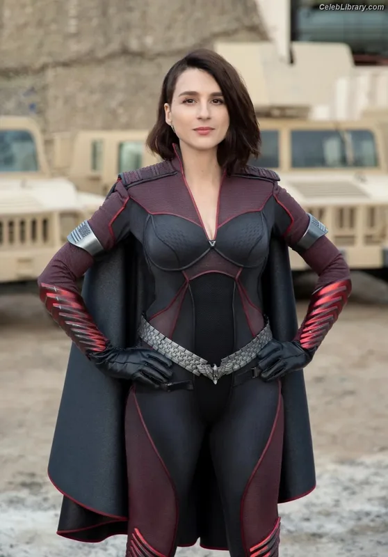Aya Cash photo 19 of 61