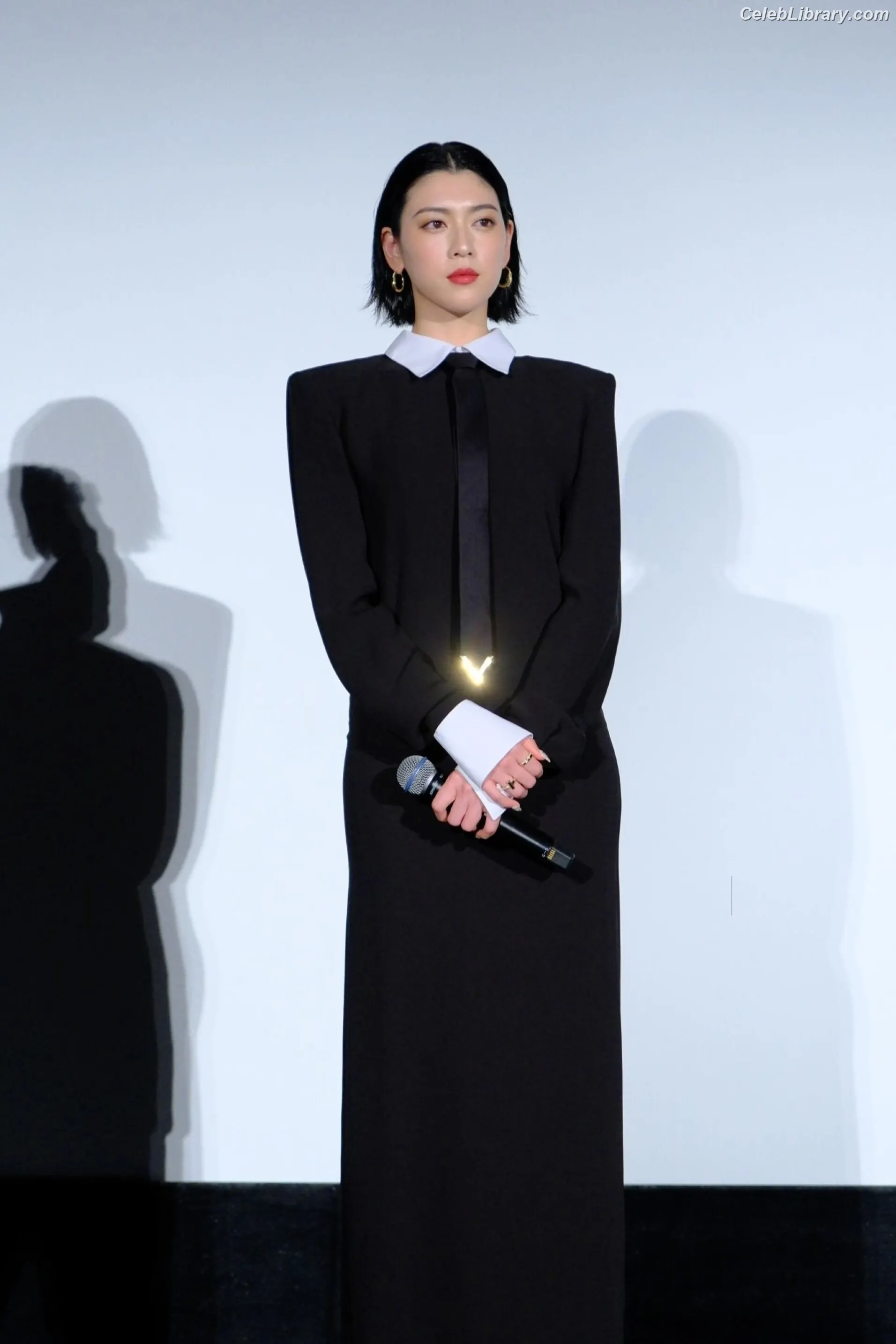 Ayaka Miyoshi photo 1 of 1209