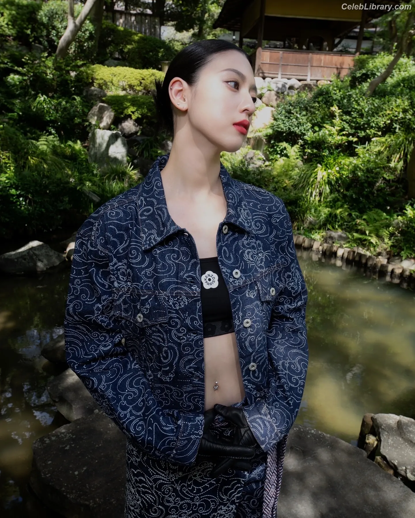 Ayaka Miyoshi photo 4 of 1209