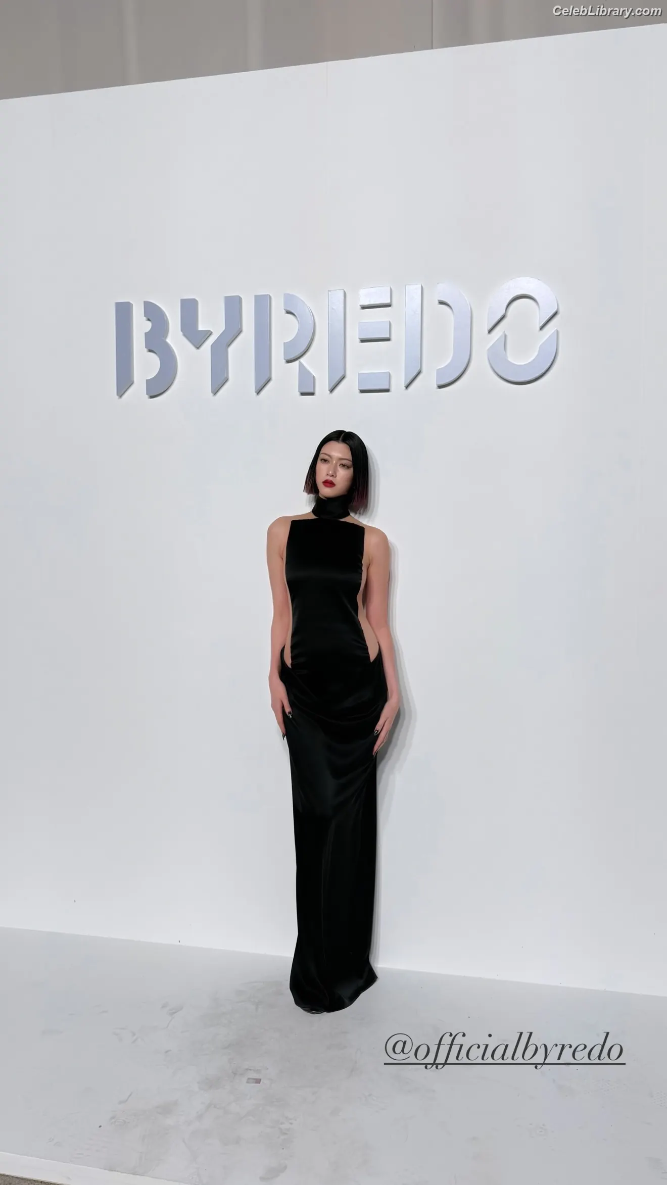 Ayaka Miyoshi photo 1 of 1209