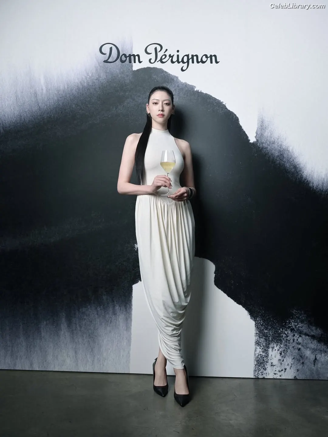 Ayaka Miyoshi photo 12 of 1209