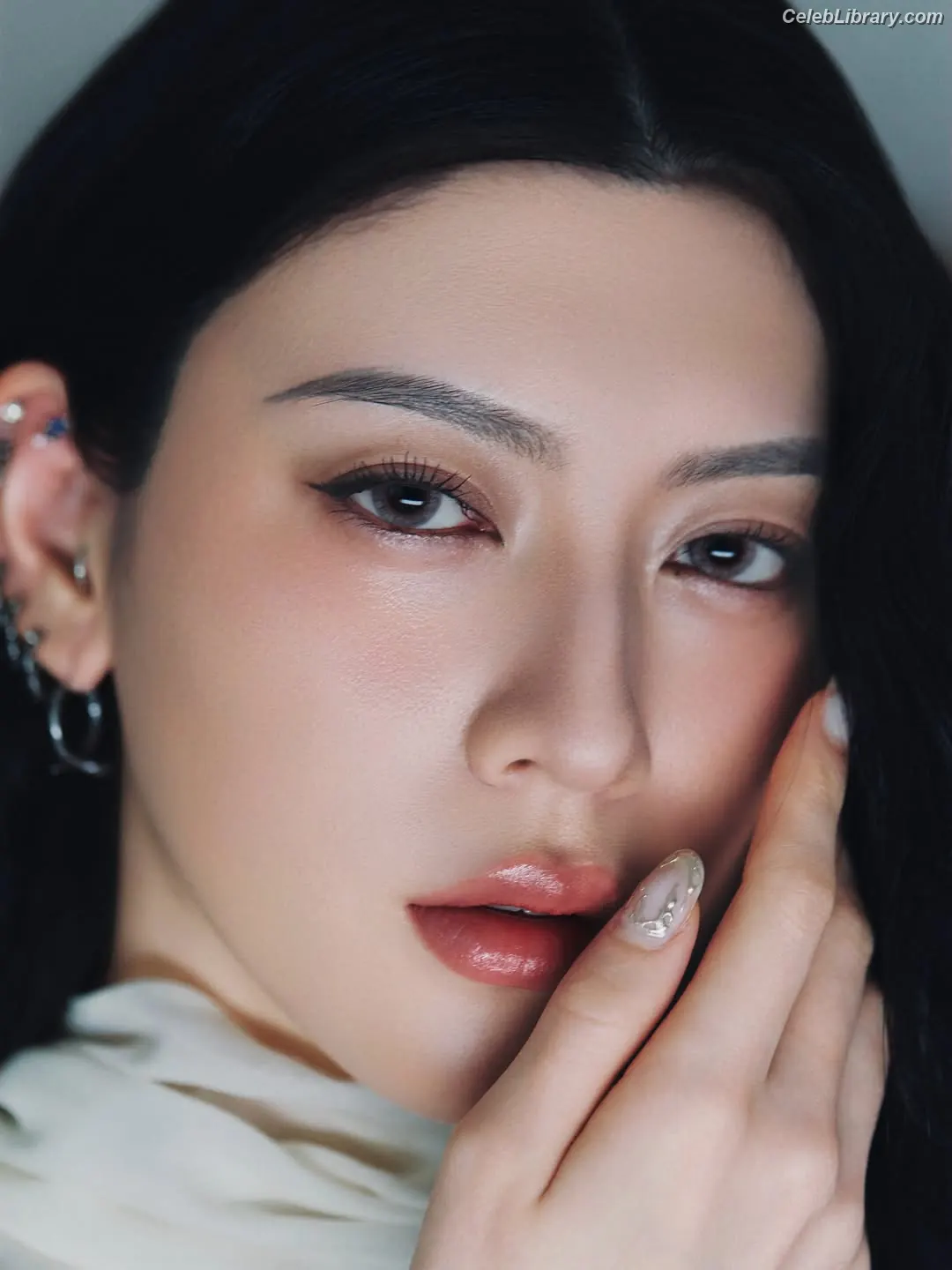 Ayaka Miyoshi photo 20 of 1209