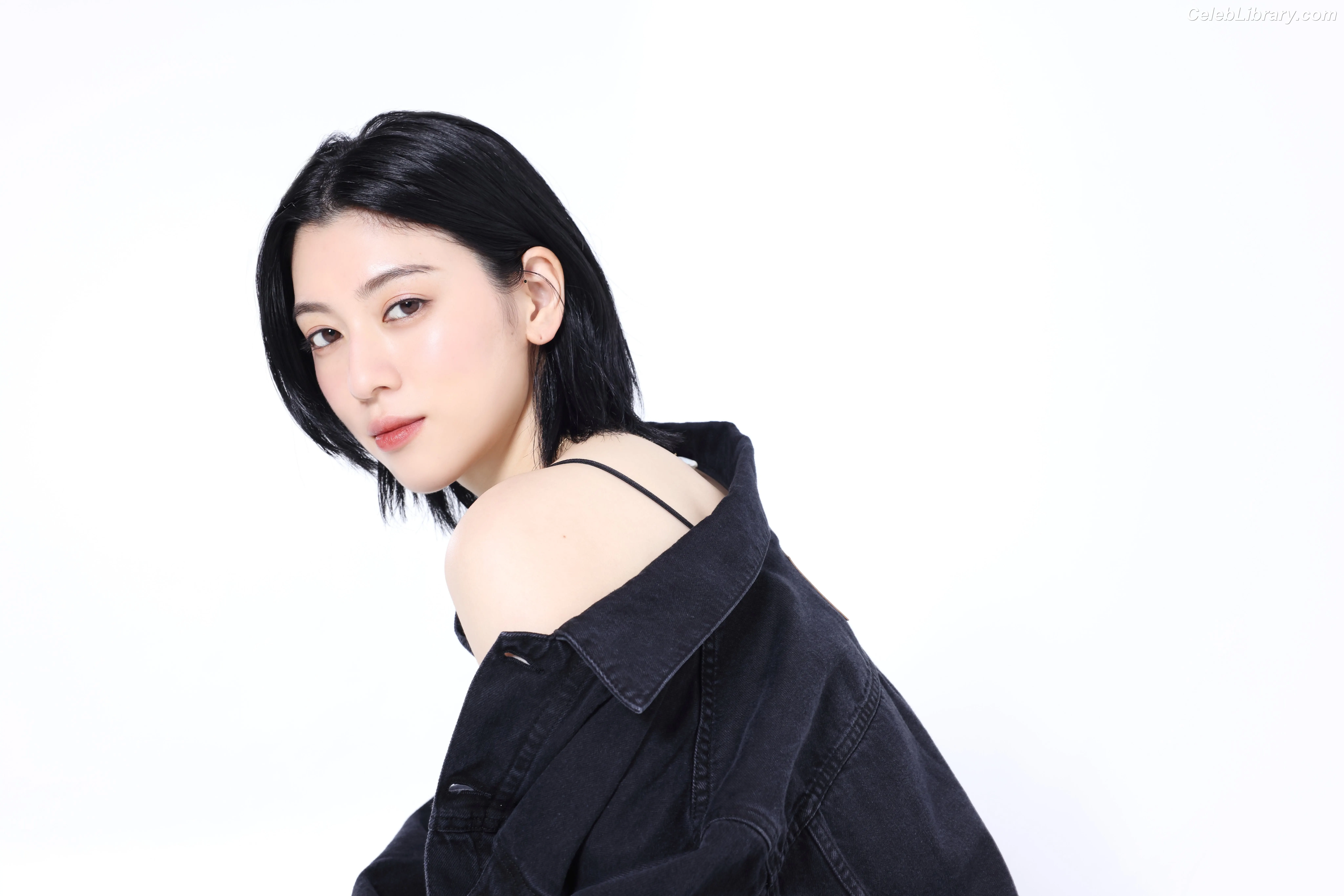 Ayaka Miyoshi photo 10 of 1209