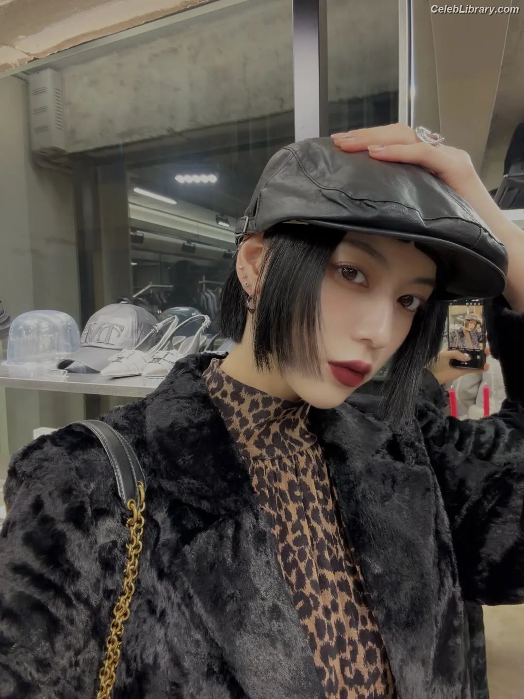Ayaka Miyoshi photo 7 of 1209