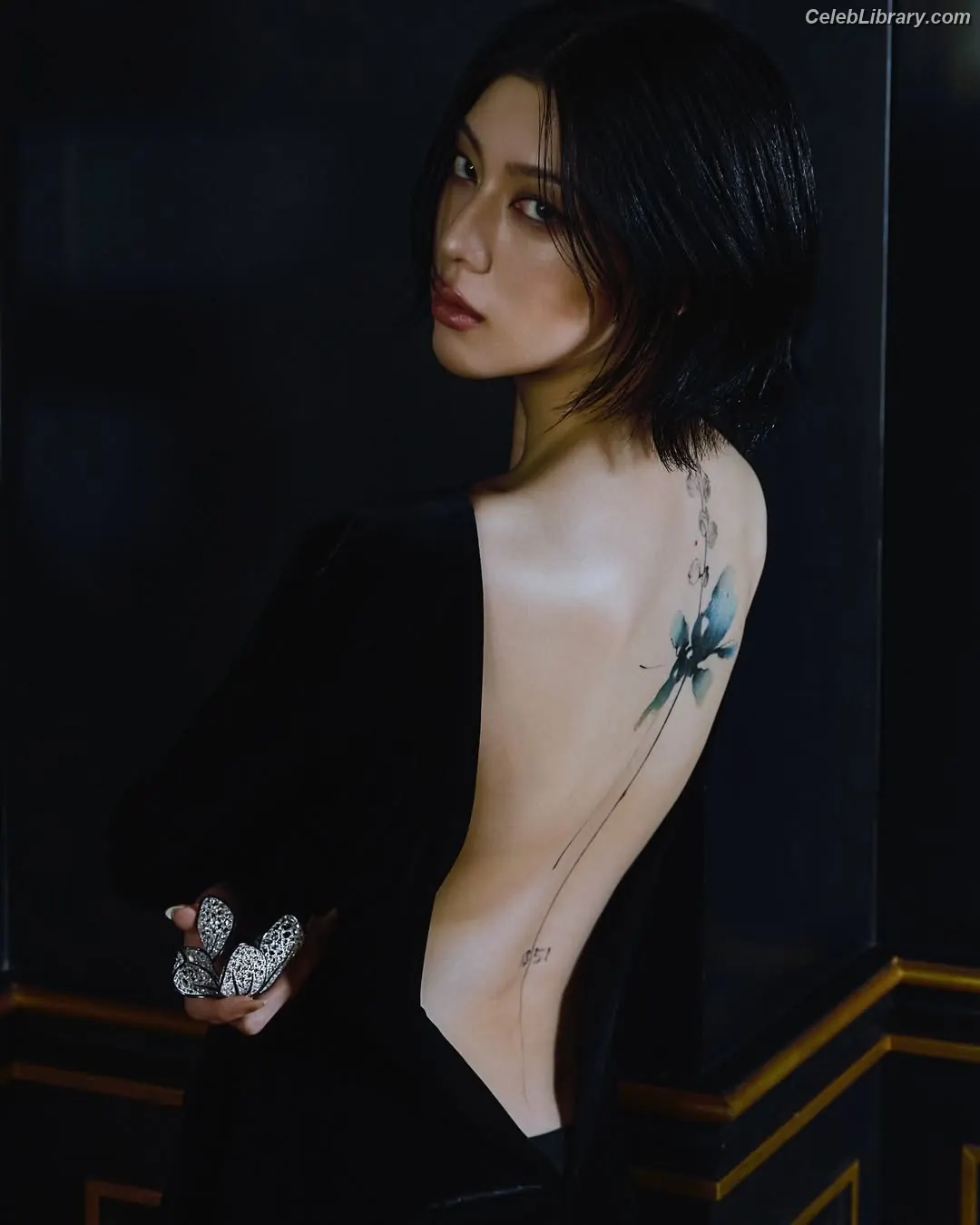Ayaka Miyoshi photo 12 of 1209