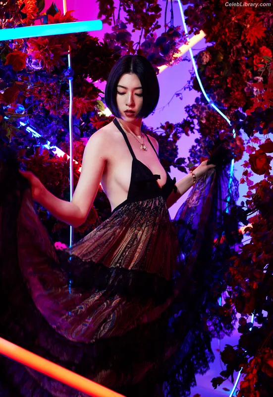 Ayaka Miyoshi photo 16 of 1210