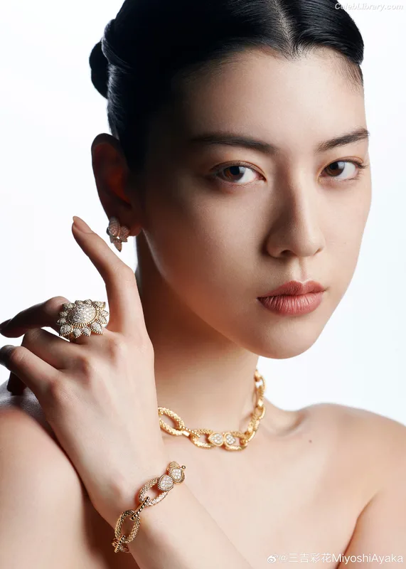 Ayaka Miyoshi photo 17 of 1210