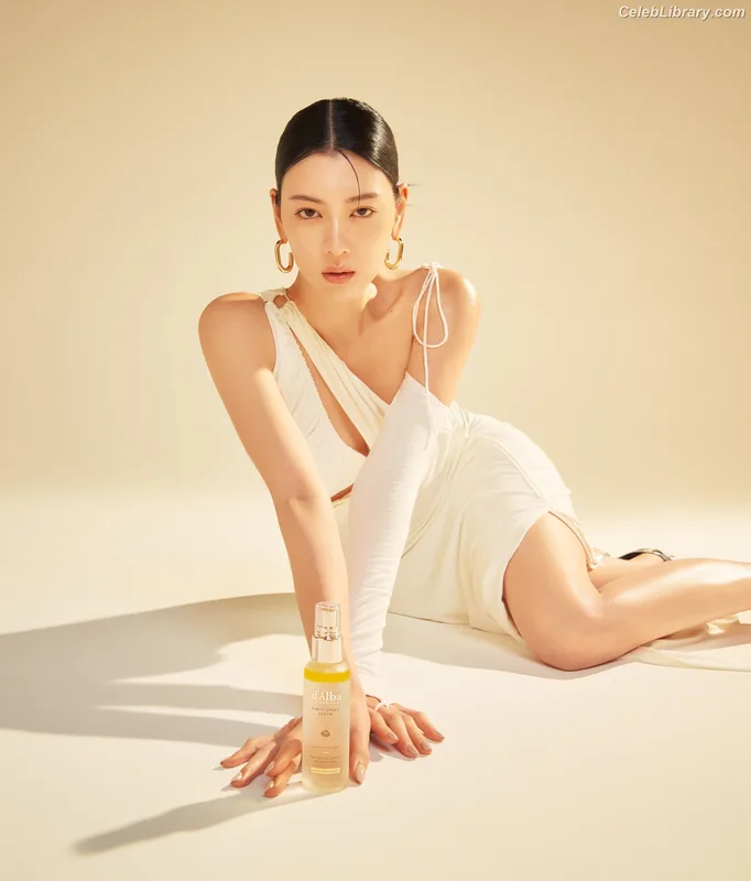 Ayaka Miyoshi photo 6 of 1210