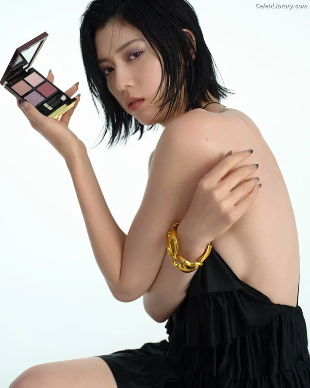 Ayaka Miyoshi photo 8 of 1210