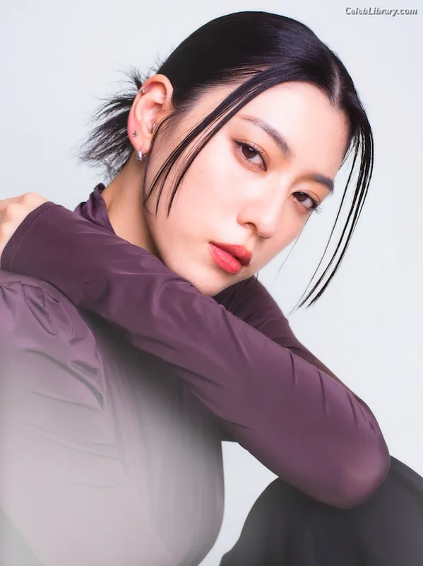 Ayaka Miyoshi photo 13 of 1210