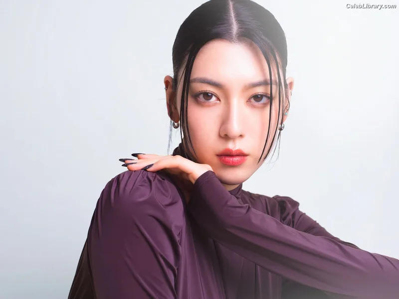 Ayaka Miyoshi photo 15 of 1210